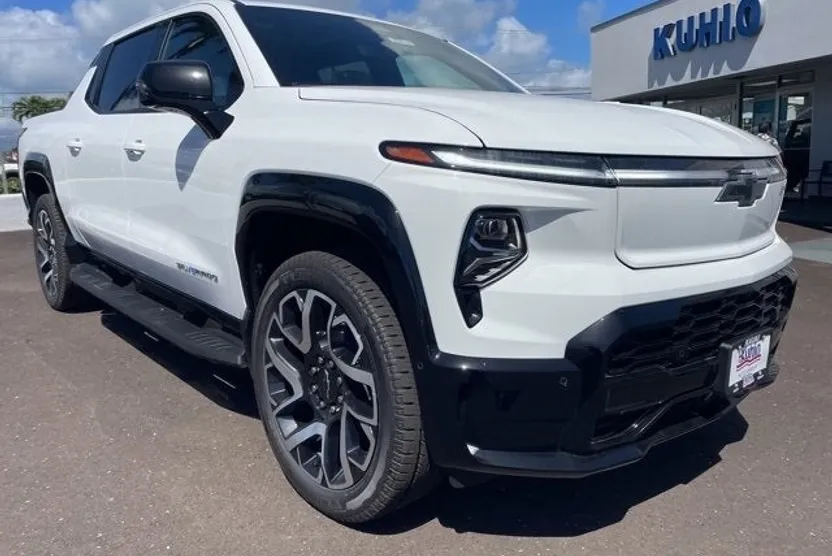 2025 Chevrolet Silverado EV RST photo 1