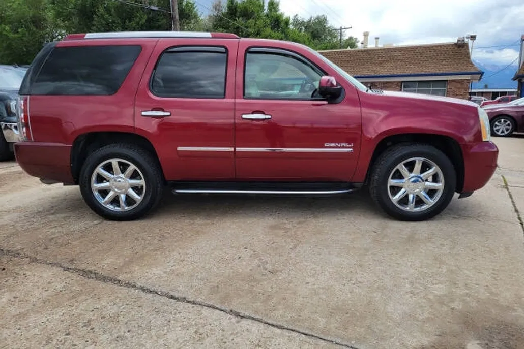 2011 Gmc Yukon Denali photo 1