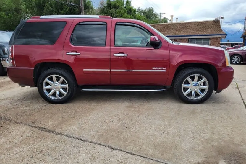 2011 Gmc Yukon Denali photo 1