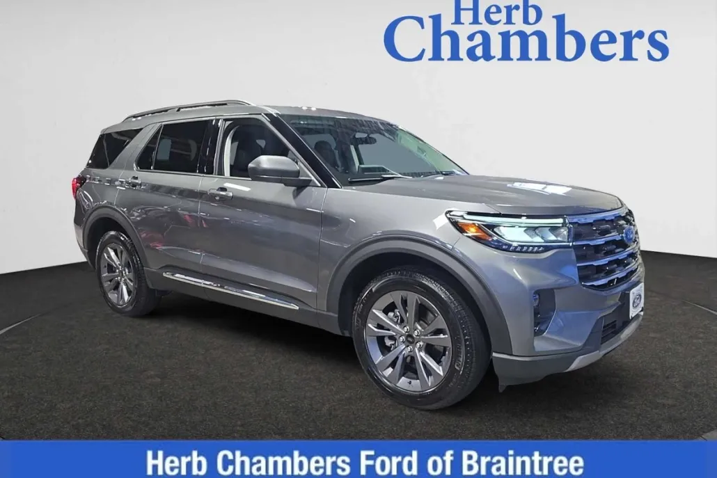 2025 Ford Explorer photo 1