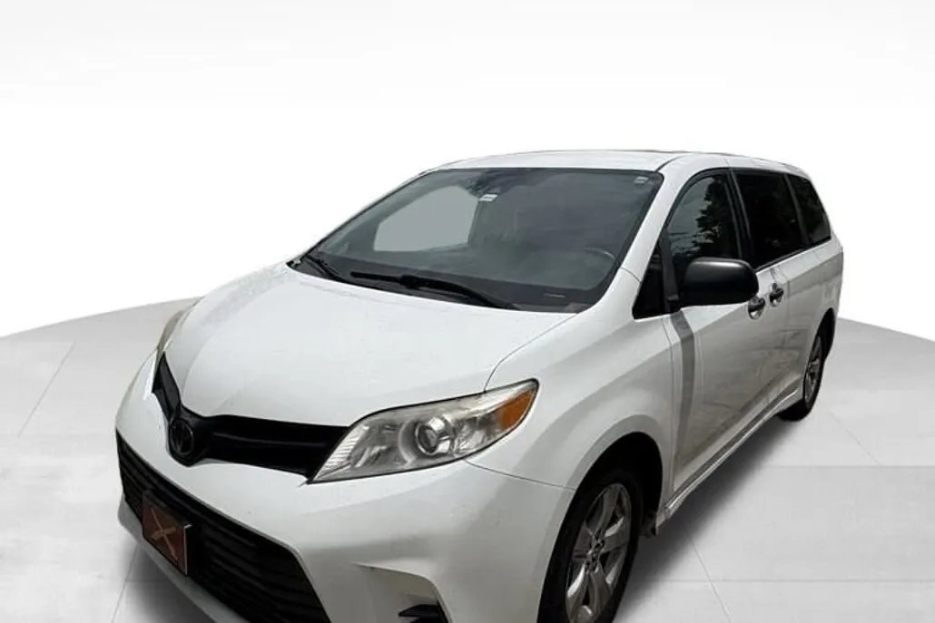 2020 Toyota Sienna L photo 1