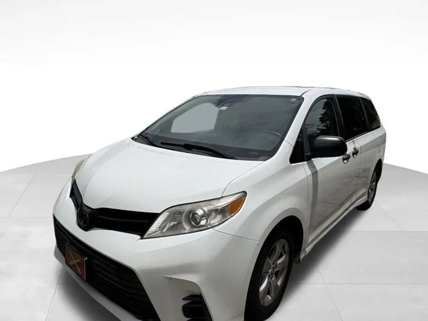 2020 Toyota Sienna L photo 1