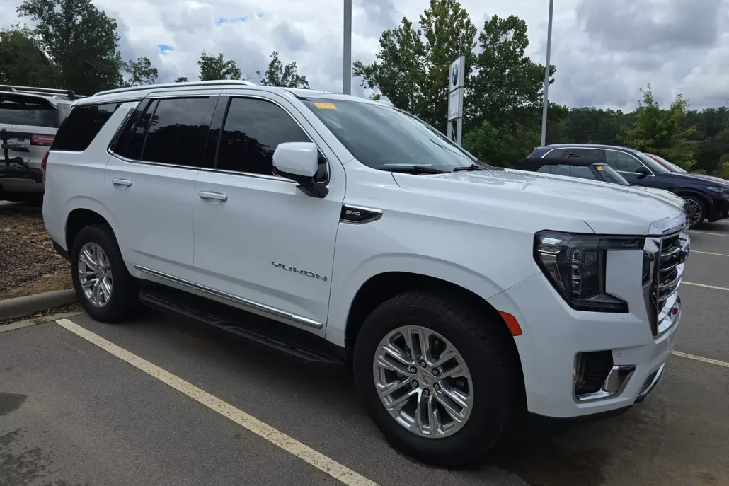 2022 Gmc Yukon SLT photo 1
