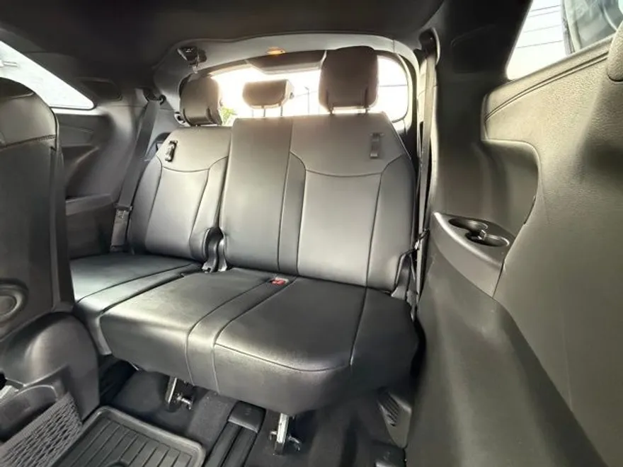 2022 Toyota Sienna XSE photo 20