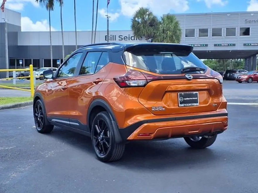 2023 Nissan Kicks SR photo 1