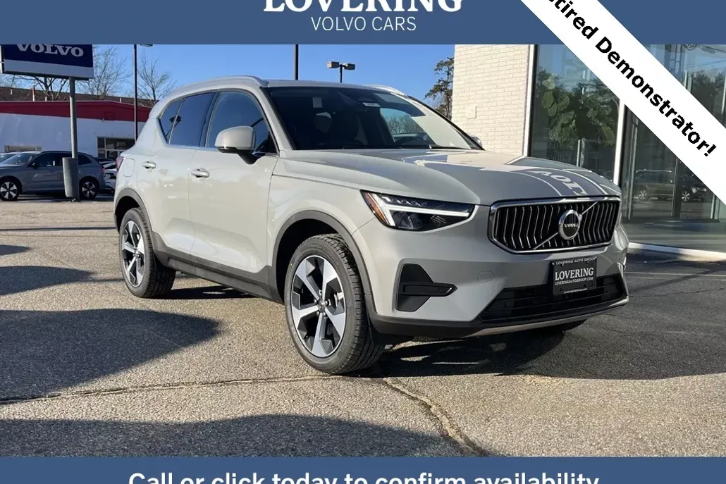 2025 Volvo XC40 Core photo 1