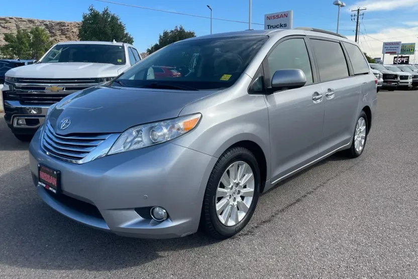 2012 Toyota Sienna Limited photo 1