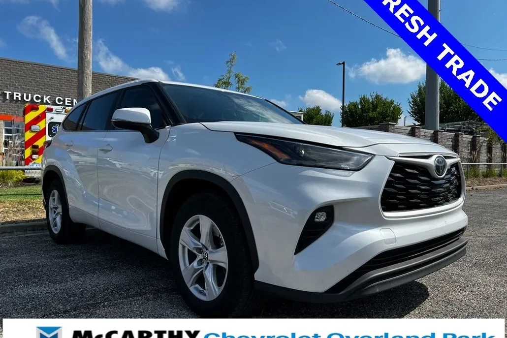 2023 Toyota Highlander L photo 1