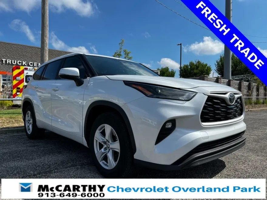2023 Toyota Highlander L photo 1