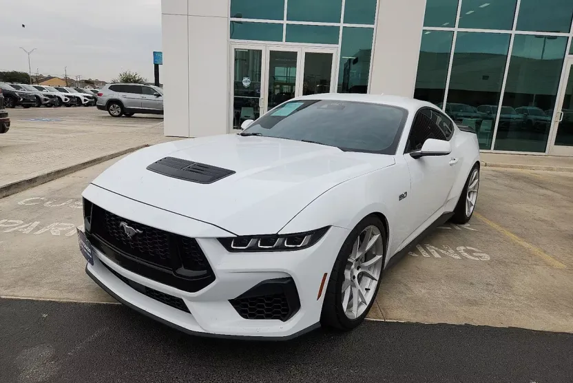 2024 Ford Mustang GT photo 1