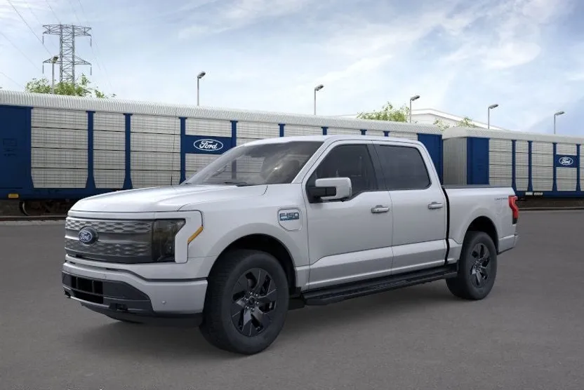 2025 Ford F-150 Lightning Lariat photo 1