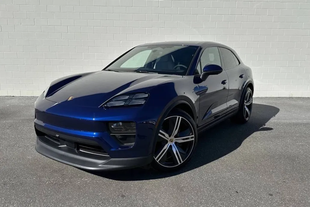 2025 Porsche Macan Electric photo 1