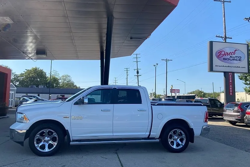 2017 Ram 1500 Laramie photo 1