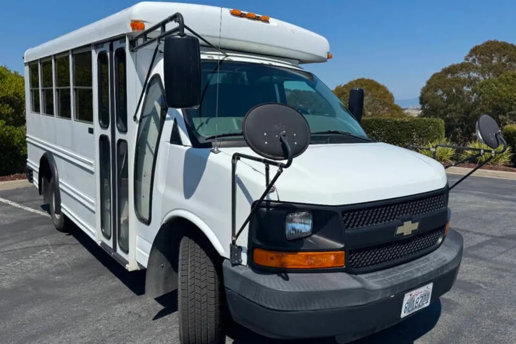2008 Chevrolet Express 3500 Cutaway photo 1