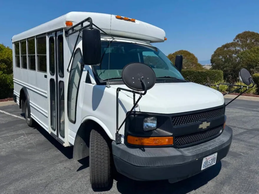2008 Chevrolet Express 3500 Cutaway photo 1