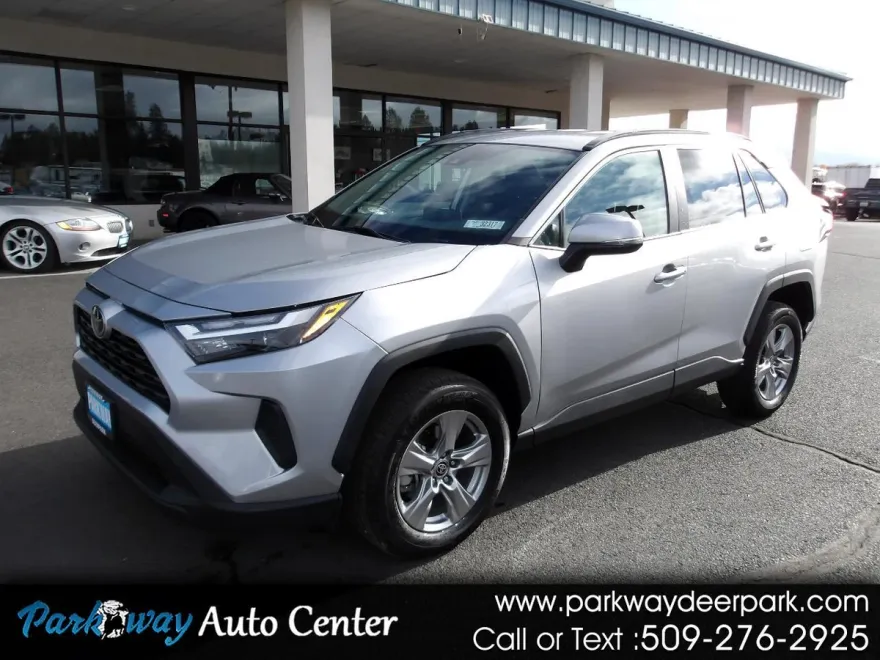 2023 Toyota RAV4 XLE photo 1