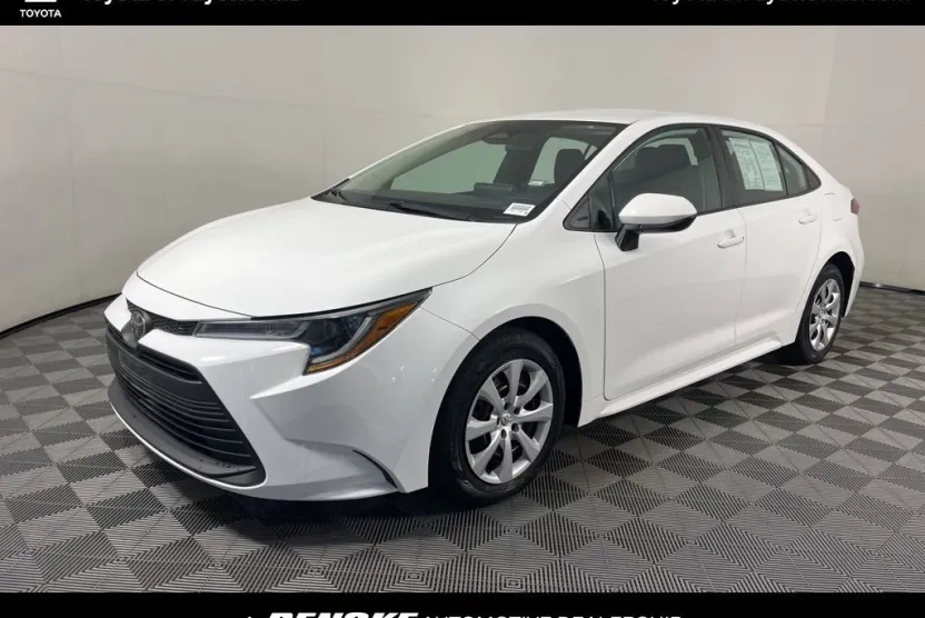 2023 Toyota Corolla LE photo 1