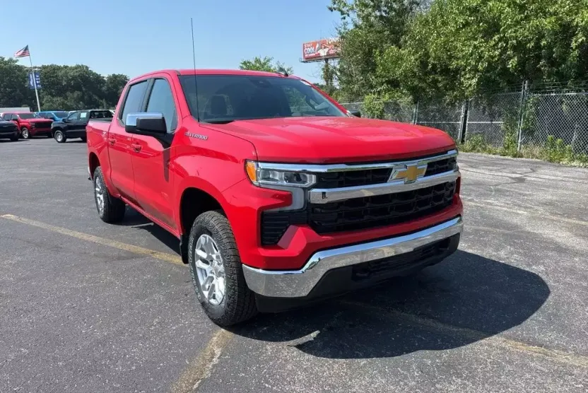 2025 Chevrolet Silverado 1500 LT photo 1