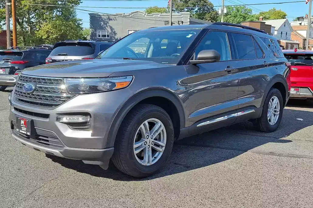 2022 Ford Explorer XLT photo 1
