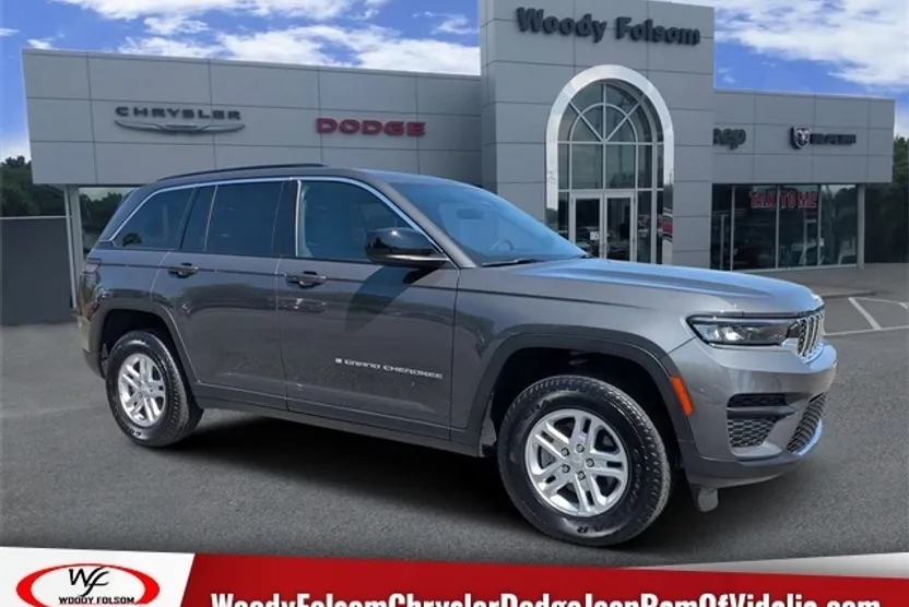 2025 Jeep Grand Cherokee Laredo photo 1