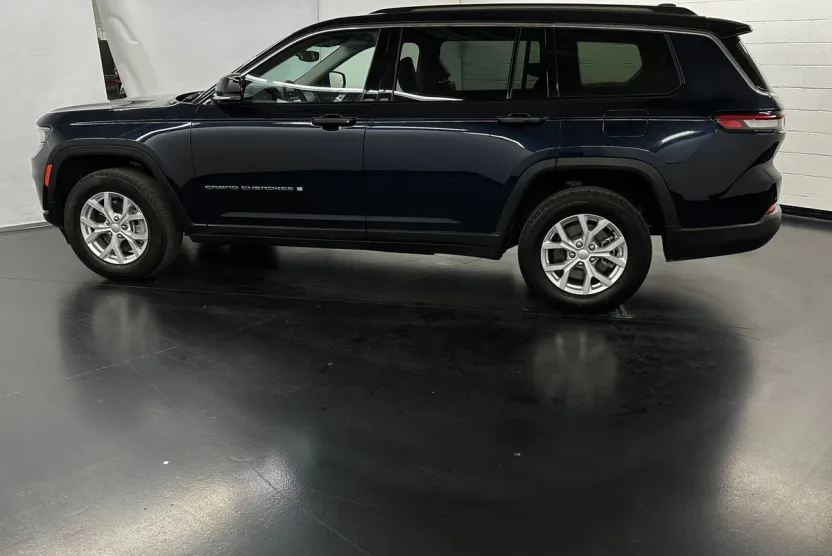 2023 Jeep Grand Cherokee Limited photo 1