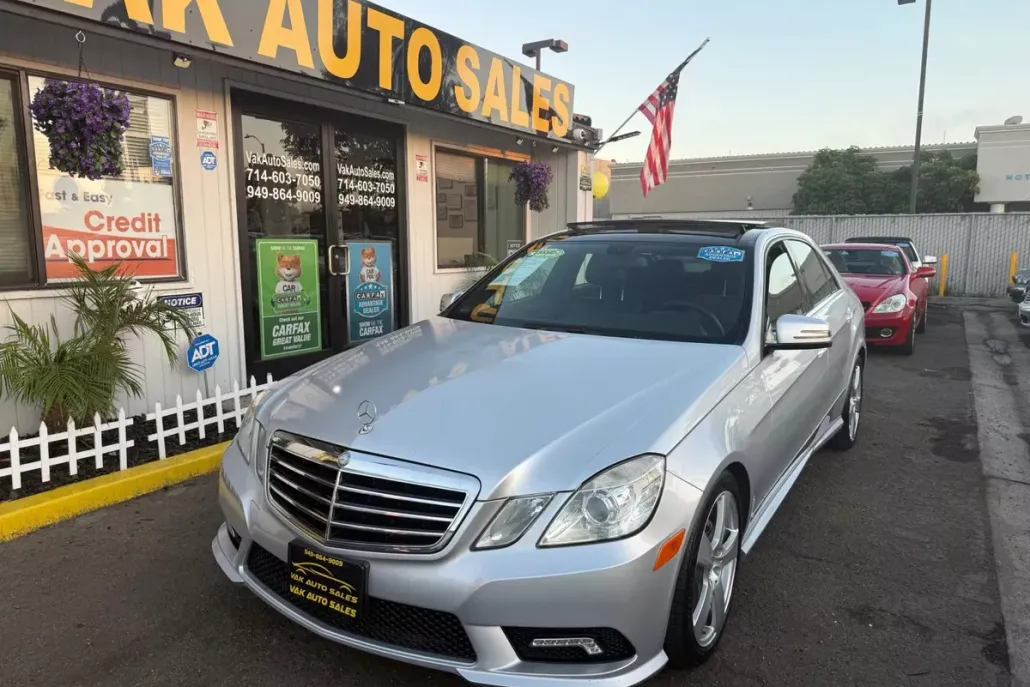 2011 Mercedes Benz E 350 Sedan photo 1