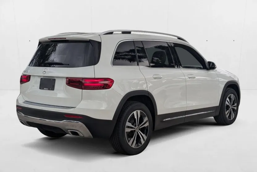 2026 Mercedes Benz GLB 250 photo 1
