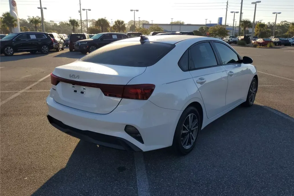 2022 Kia Forte LXS photo 1