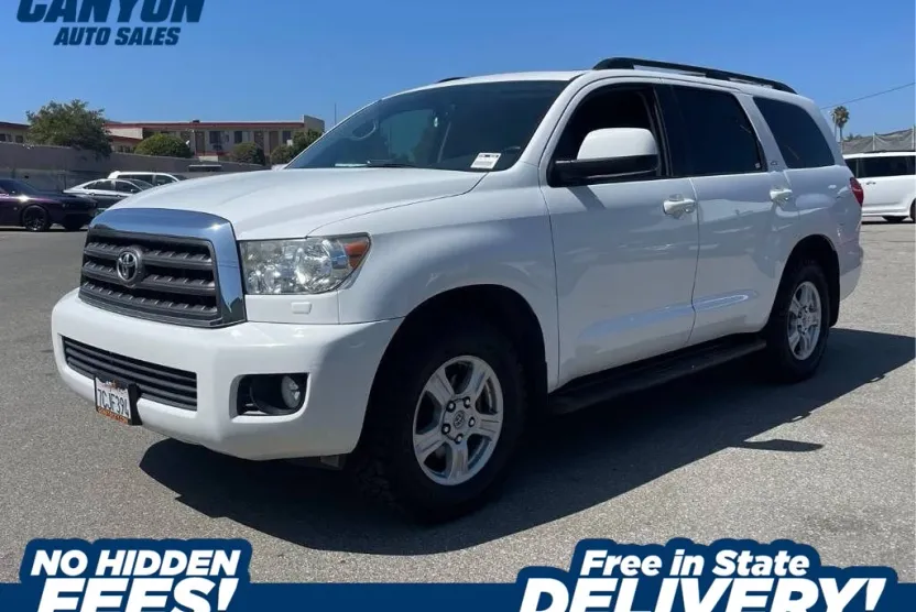 2013 Toyota Sequoia SR5 photo 1