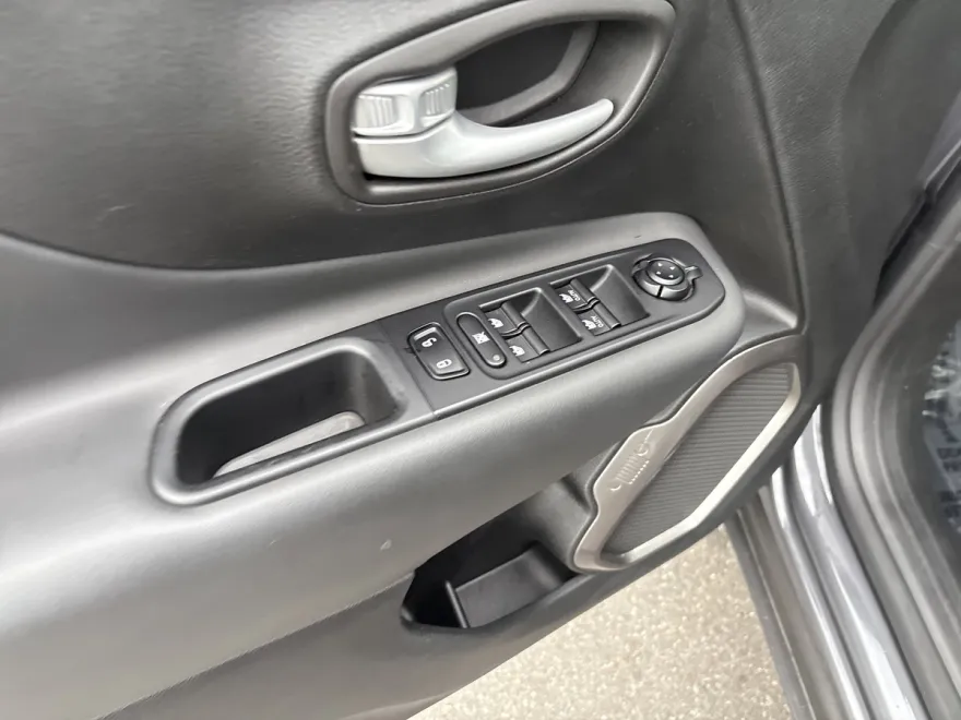 2023 Jeep Renegade Latitude Upland photo 1
