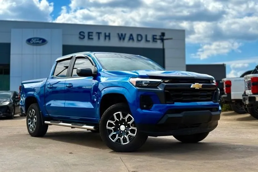 2024 Chevrolet Colorado LT photo 1