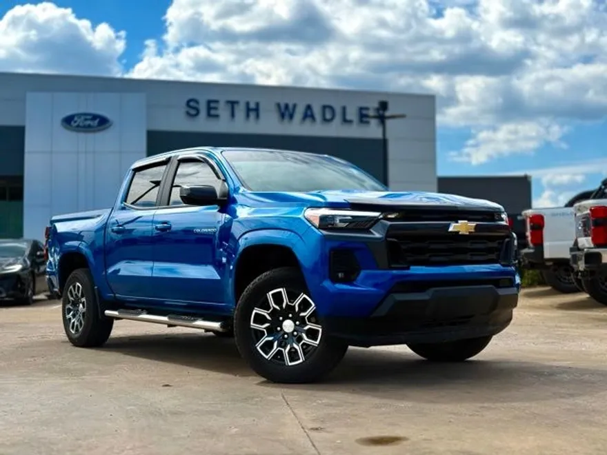 2024 Chevrolet Colorado LT photo 1