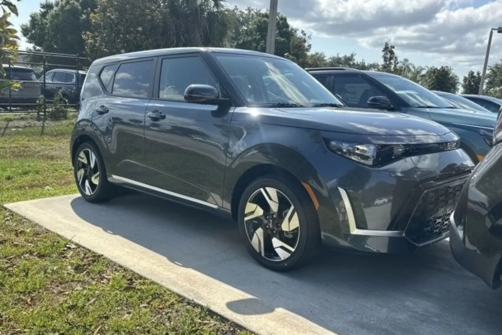 2025 Kia Soul GT-Line photo 1