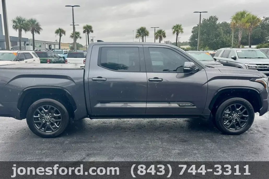2023 Toyota Tundra Platinum photo 1
