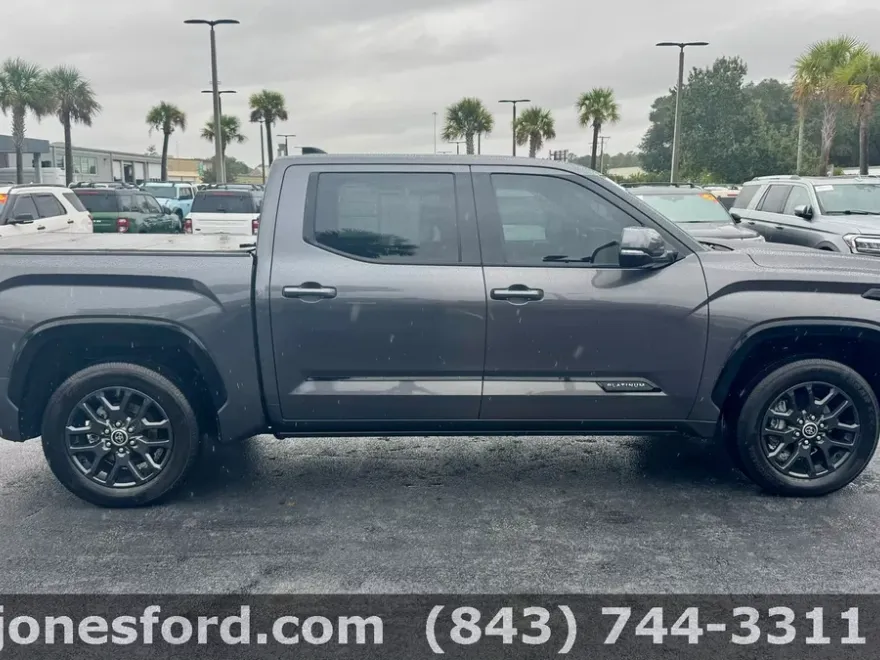 2023 Toyota Tundra Platinum photo 1