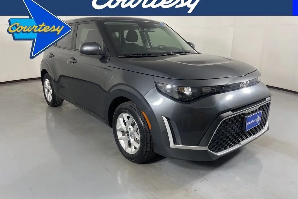 2023 Kia Soul LX photo 1