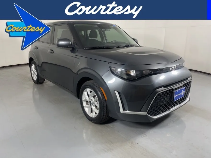 2023 Kia Soul LX photo 1