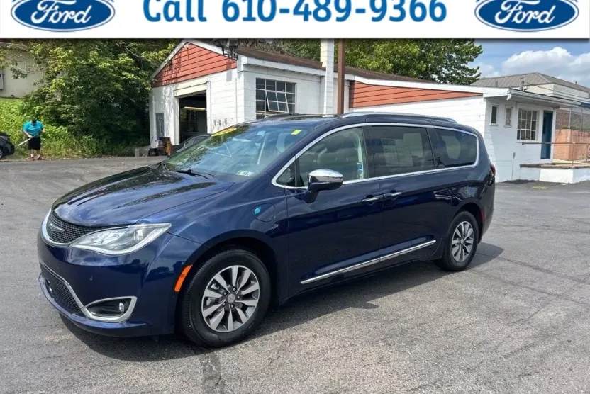 2020 Chrysler Pacifica Hybrid Limited photo 1