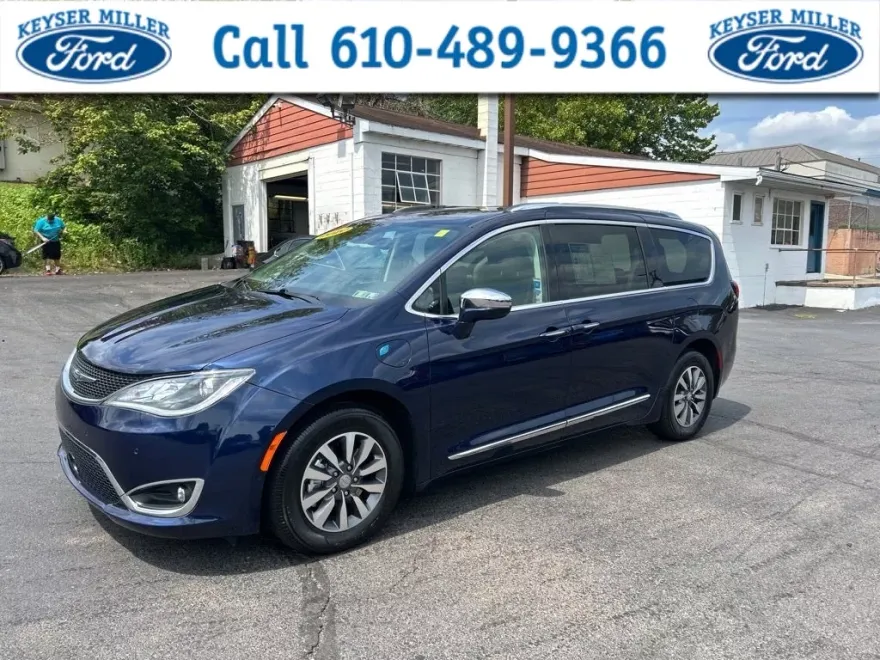 2020 Chrysler Pacifica Hybrid Limited photo 1