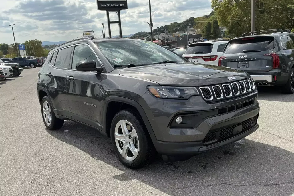 2023 Jeep Compass Latitude photo 1