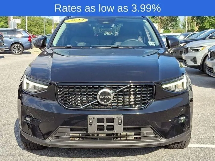 2023 Volvo XC40 AWD Plus photo 1