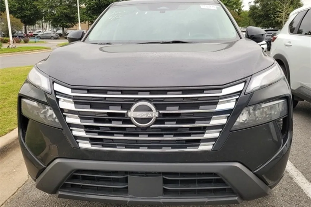 2024 Nissan Rogue SV photo 1