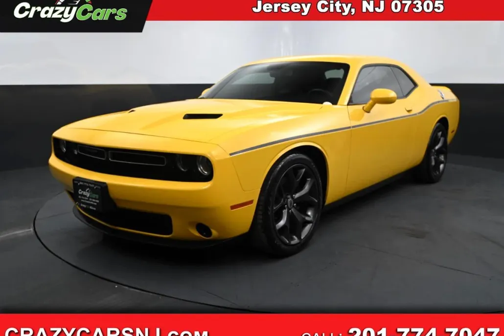 2017 Dodge Challenger SXT photo 1