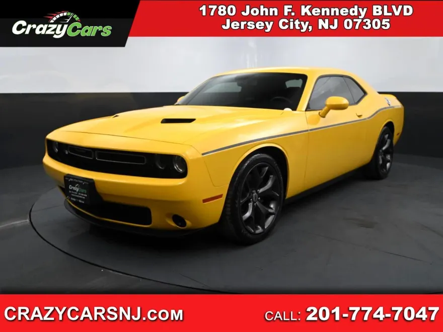 2017 Dodge Challenger SXT photo 1