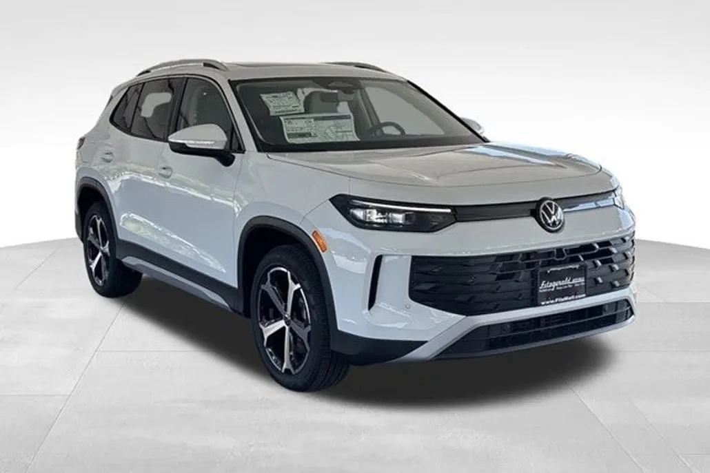 2025 Volkswagen Tiguan SE photo 1