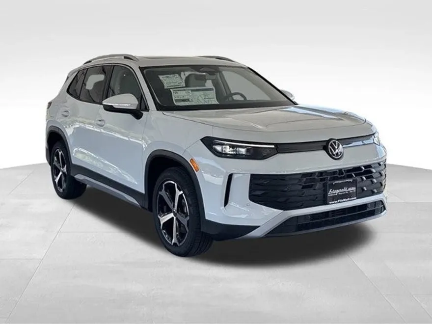 2025 Volkswagen Tiguan SE photo 1