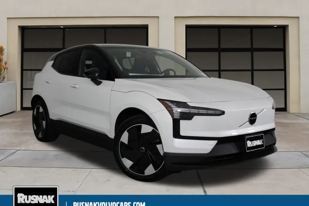 2025 Volvo EX30 Plus photo 1