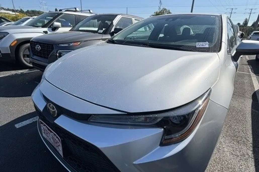 2022 Toyota Corolla LE photo 1