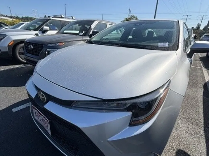 2022 Toyota Corolla LE photo 1