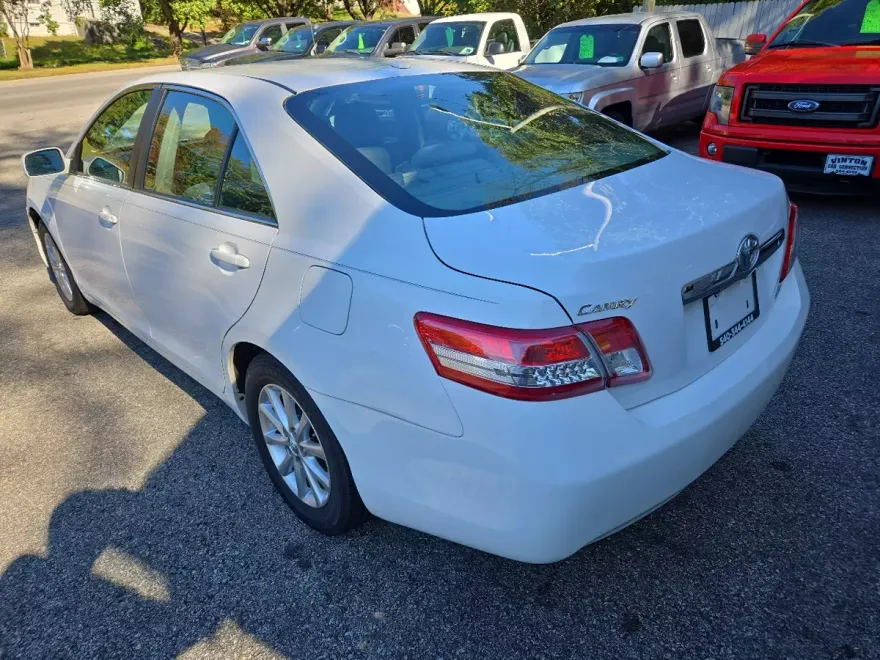 2011 Toyota Camry XLE photo 1